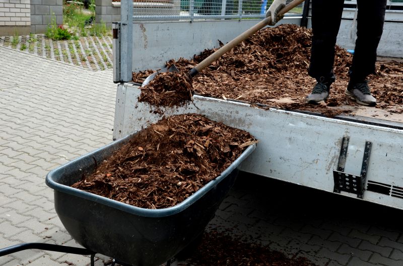 Hardwood Mulch Delivery